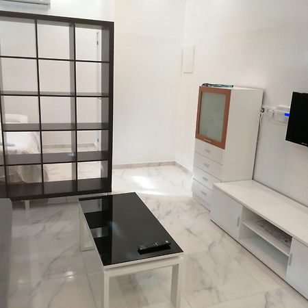 Hello Home Feria Madrid Bilik gambar